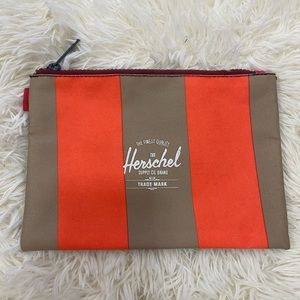 Herschel Medium sized pouch